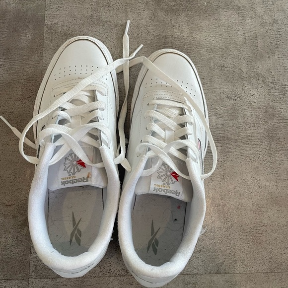 New  Reebok sneakers   Boys size 6 or women’s size 8. Worn once - Picture 2 of 2